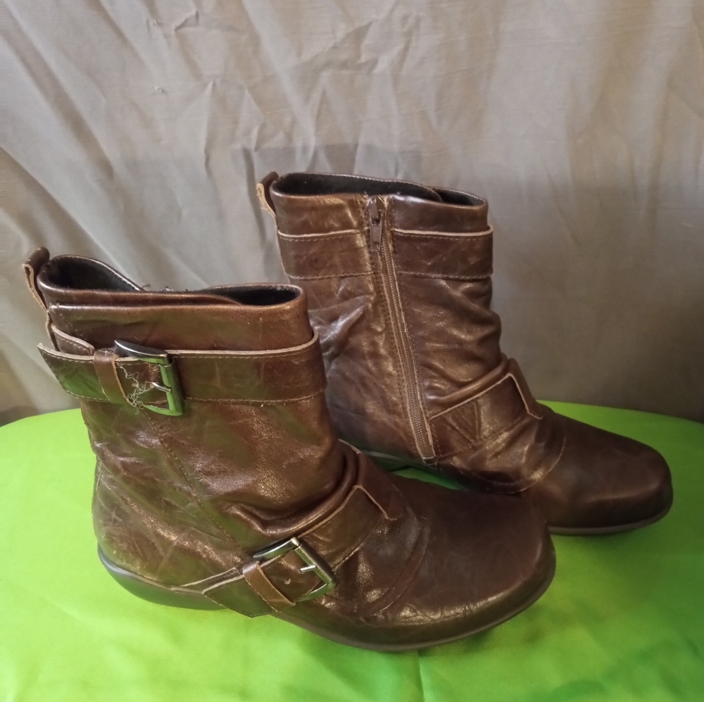 Romika Brown Leather Zippered Ankle Boots
